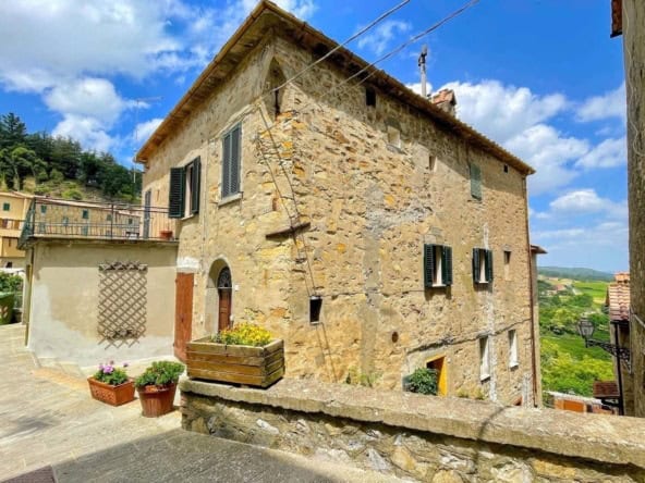 Castelnuovo Val di Cecina property
