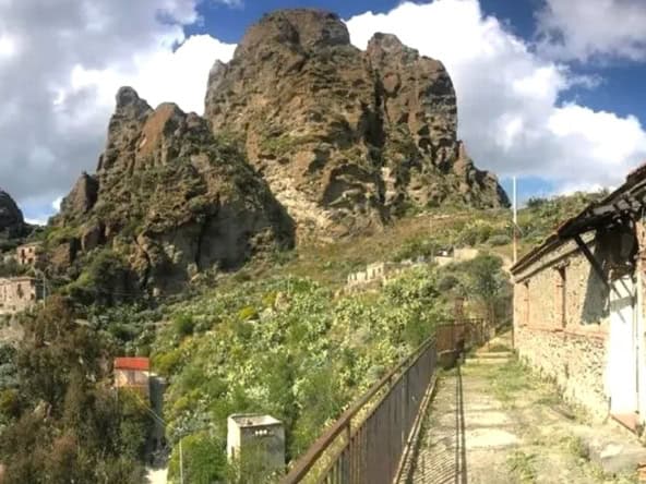 Pendidattilo property