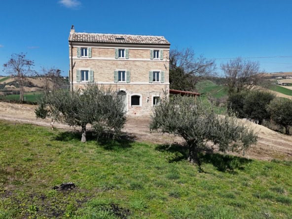 Monteleone di Fermo property